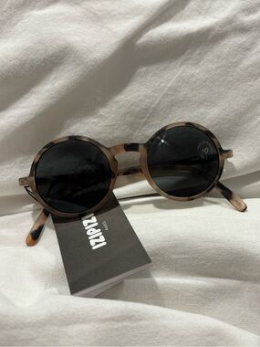 Round Tortoiseshell Sunglasses -Izipizi Paris